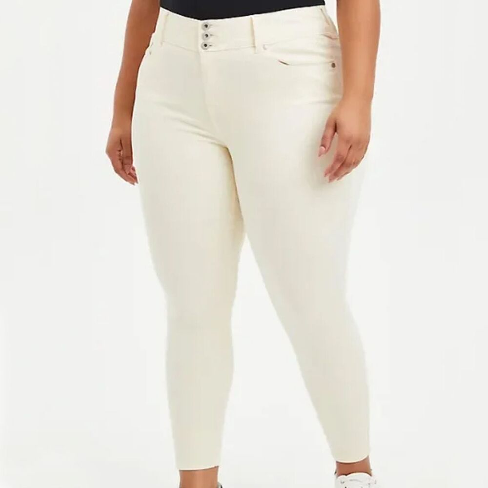 NWT TORRID Denim 16R Skinny Mid-Rise Button Zip Fly Cream Plus Jegging Jeans